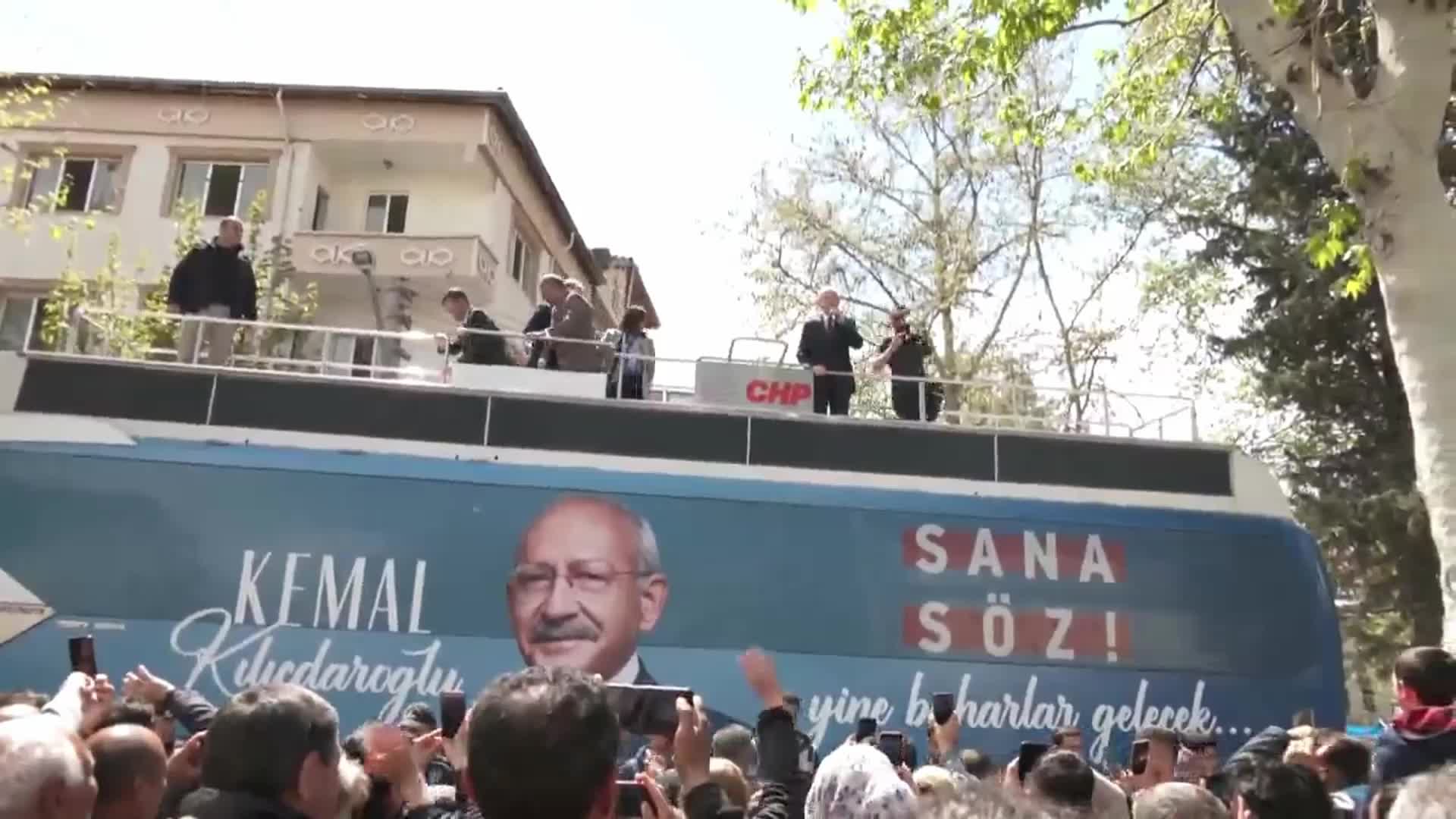 KEMAL KILIÇDAROĞLU, ADIYAMAN GÖLBAŞI'NDA YURTTAŞLARA SESLENDİ: "BU ÜLKEYİ KEMALLER KURTARACAK. HİÇ ENDİŞE ETMEYİN, BAY KEMAL BU YOLA BAŞ KOYDU. KARARLILIKLA YOLUMA DEVAM EDİYORUM"