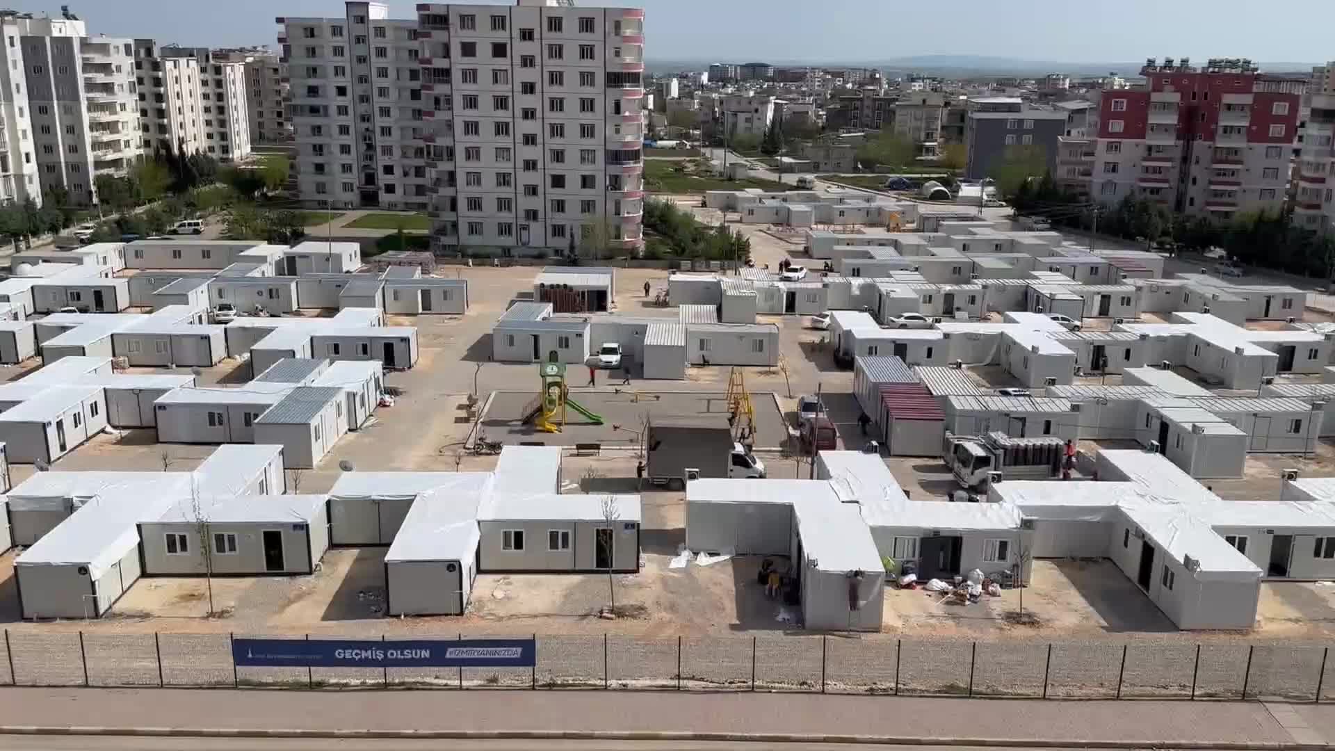 İZMİR BÜYÜKŞEHİR BELEDİYESİ'NİN ADIYAMAN’DA KURDUĞU KONTEYNER KENT HİZMETE GİRDİ