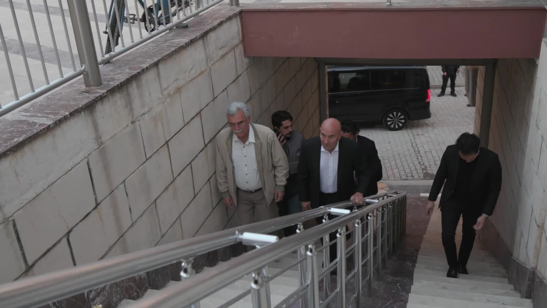 TUNÇ SOYER, BAYRAMI OSMANİYE’DE DEPREMZEDELERLE BİRLİKTE KARŞILADI