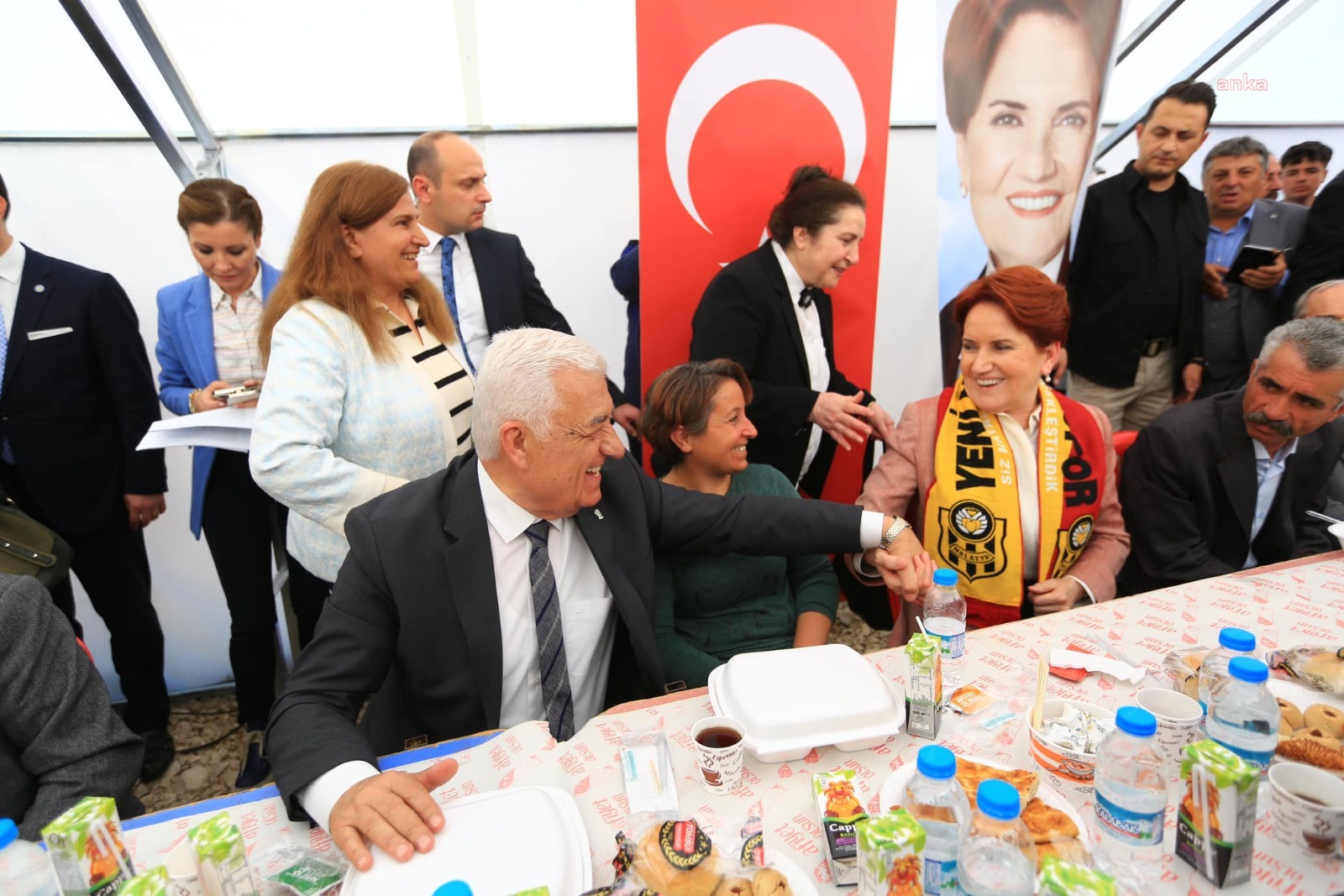 MUĞLA BÜYÜKŞEHİR BELEDİYE BAŞKANI GÜRÜN, BAYRAMI DEPREM BÖLGESİNDE KUTLADI