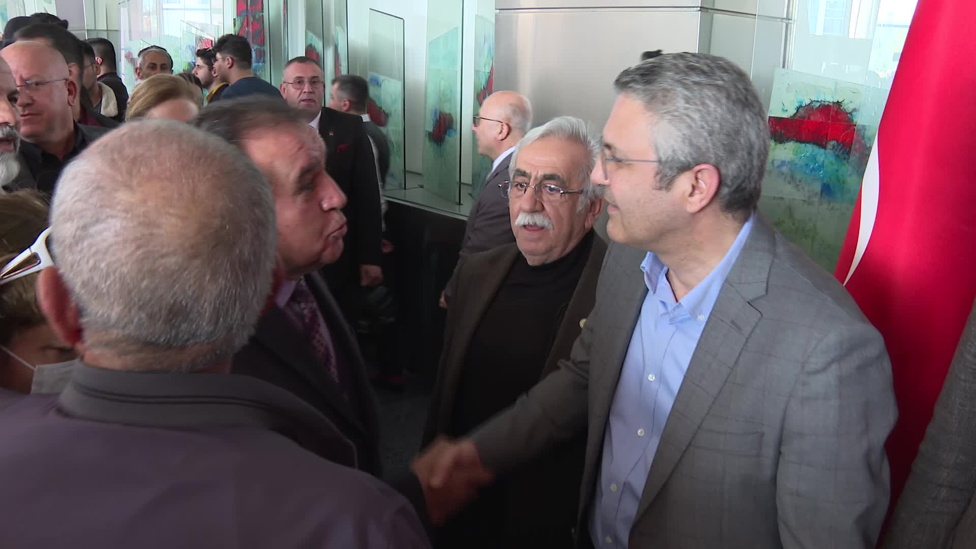 CHP YÖNETİCİLERİ, PARTİLİLERLE BAYRAMLAŞTI