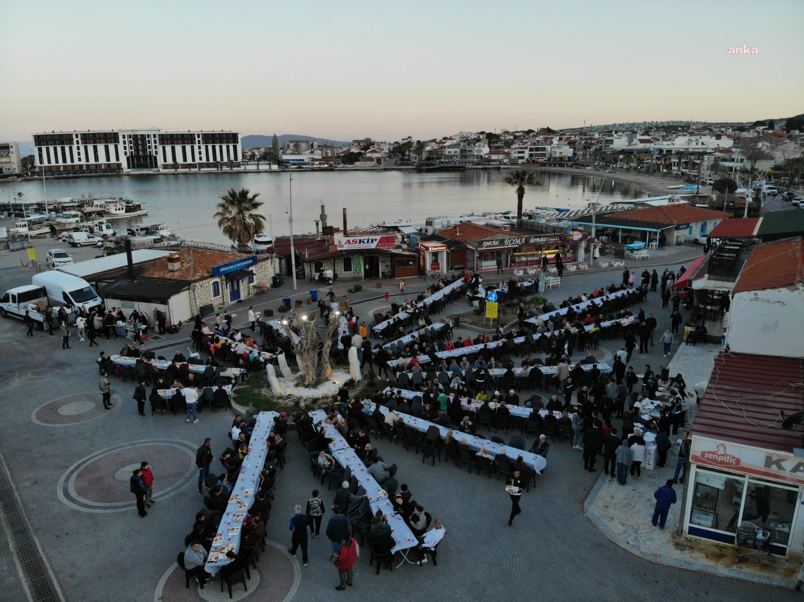 KARABURUNLULAR, RAMAZAN AYI BOYUNCA BELEDİYENİN KURDUĞU YARIMADA SOFRASINDA BULUŞTU