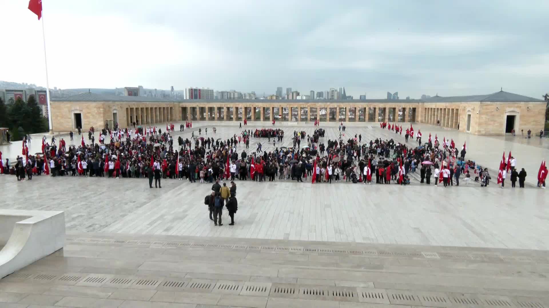 23 NİSAN ULUSAL EGEMENLİK VE ÇOCUK BAYRAMI VE TBMM 103. AÇILIŞ YIL DÖNÜMÜ… CUMHURBAŞKANI ADAYI KILIÇDAROĞLU, "KEMAL DEDE, FOTOĞRAF ÇEKTİREBİLİR MİYİZ" DİYEN ÇOCUKLARLA HATIRA FOTOĞRAFI ÇEKTİRDİ