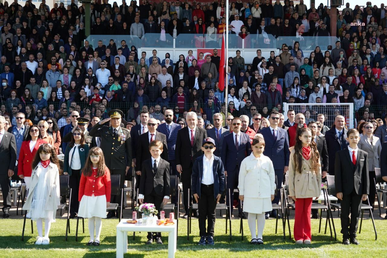 LÜLEBURGAZ’DA 23 NİSAN STADYUMDA KUTLANDI