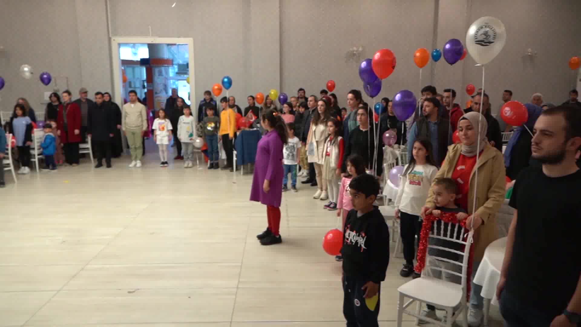 ATAKUM’DA DEPREMZEDE MİNİKLERİN BAYRAM COŞKUSU