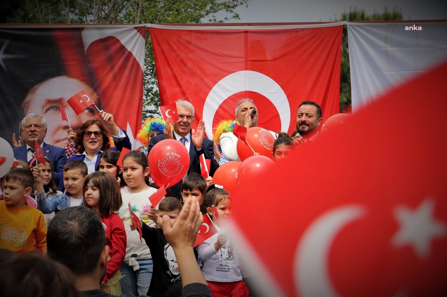 ÖDEMİŞLİ ÇOCUKLAR 23 NİSAN’I COŞKUYLA KUTLADI