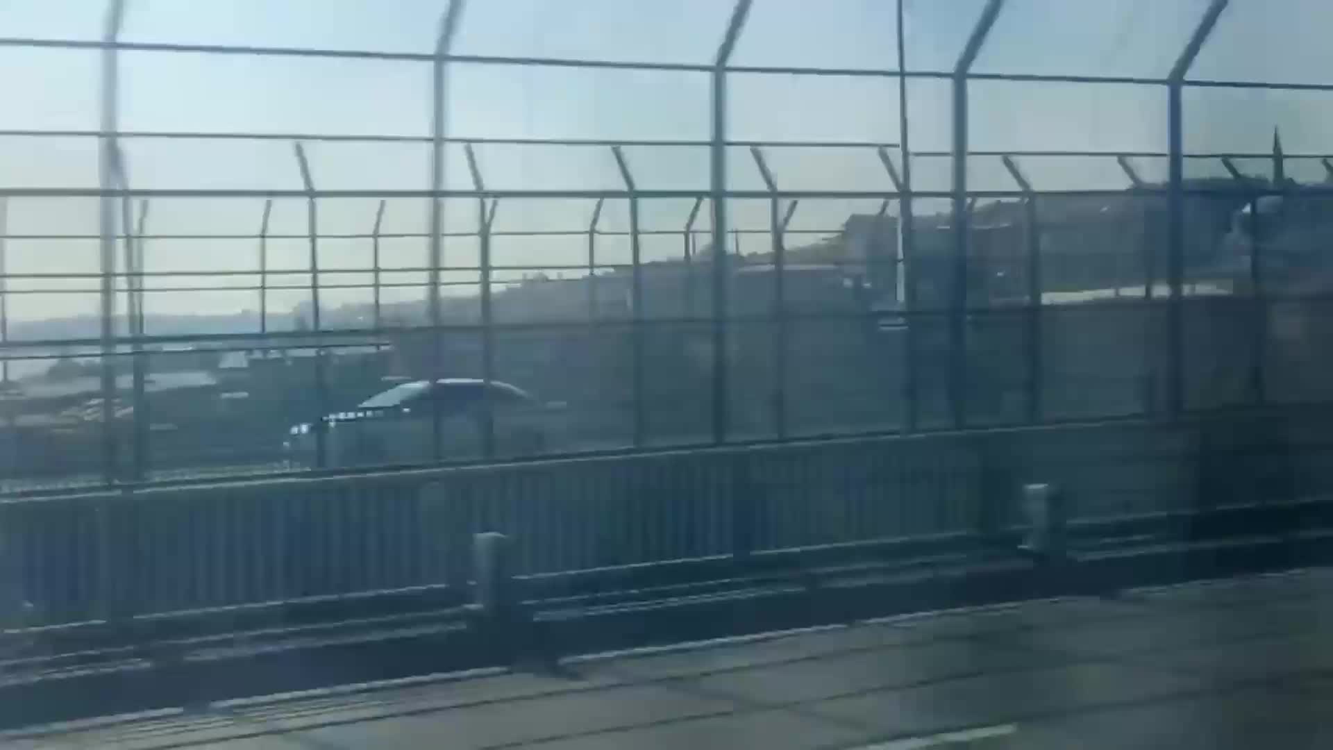 ERDOĞAN’IN İSTANBUL’DAKİ TARİHİ SURA ASILAN DEV PANKARTI KALDIRILDI