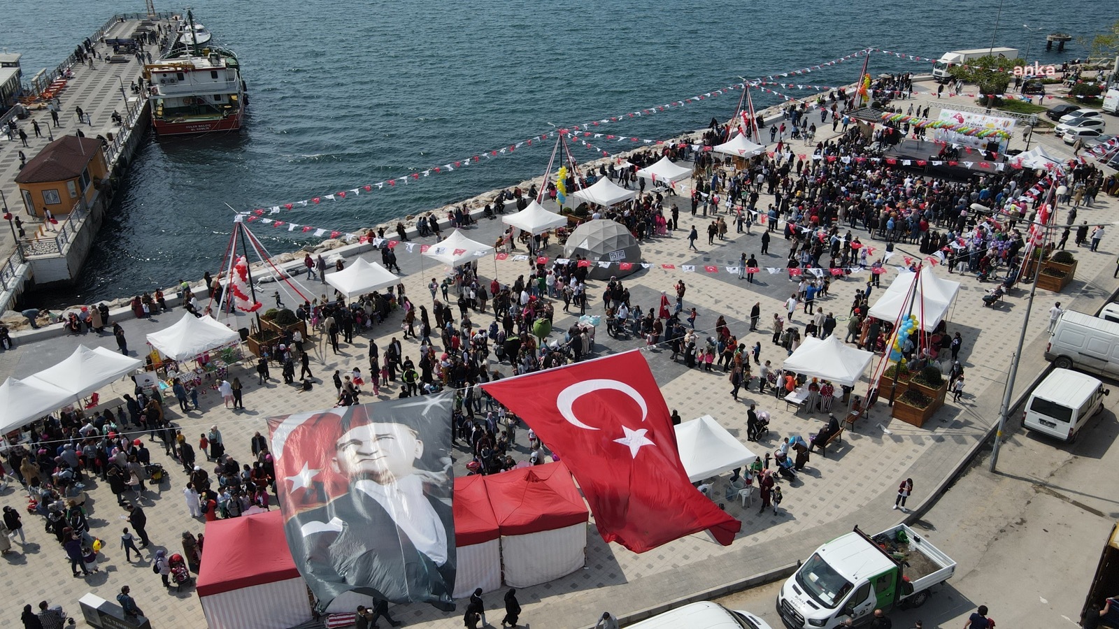 GEMLİK’TE BAYRAM COŞKUSU ALANLARA SIĞMADI
