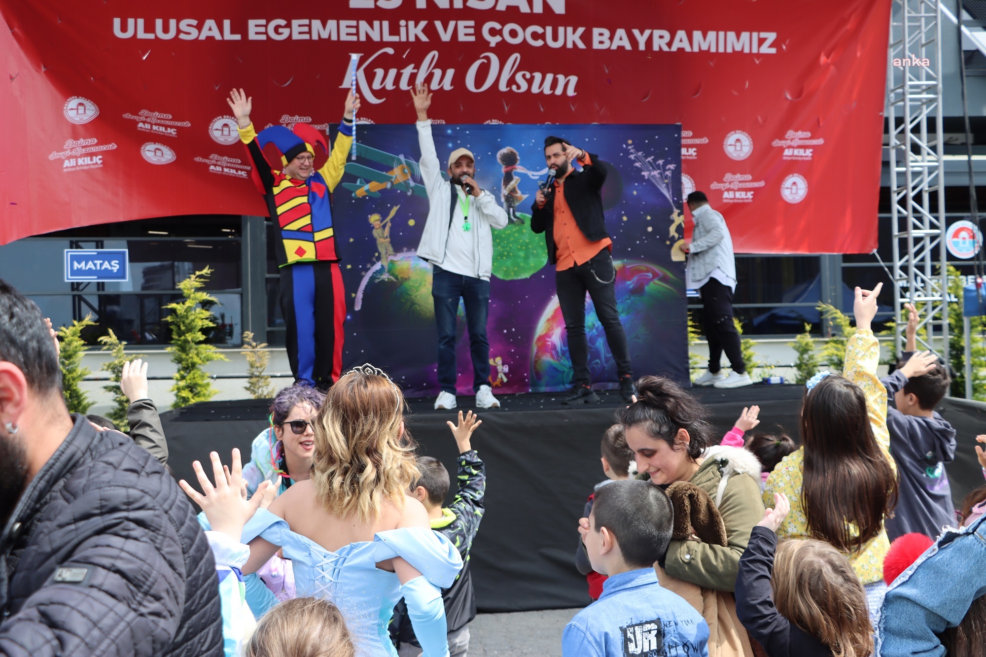 MALTEPE’DE 23 NİSAN ŞENLİKLE KUTLANDI