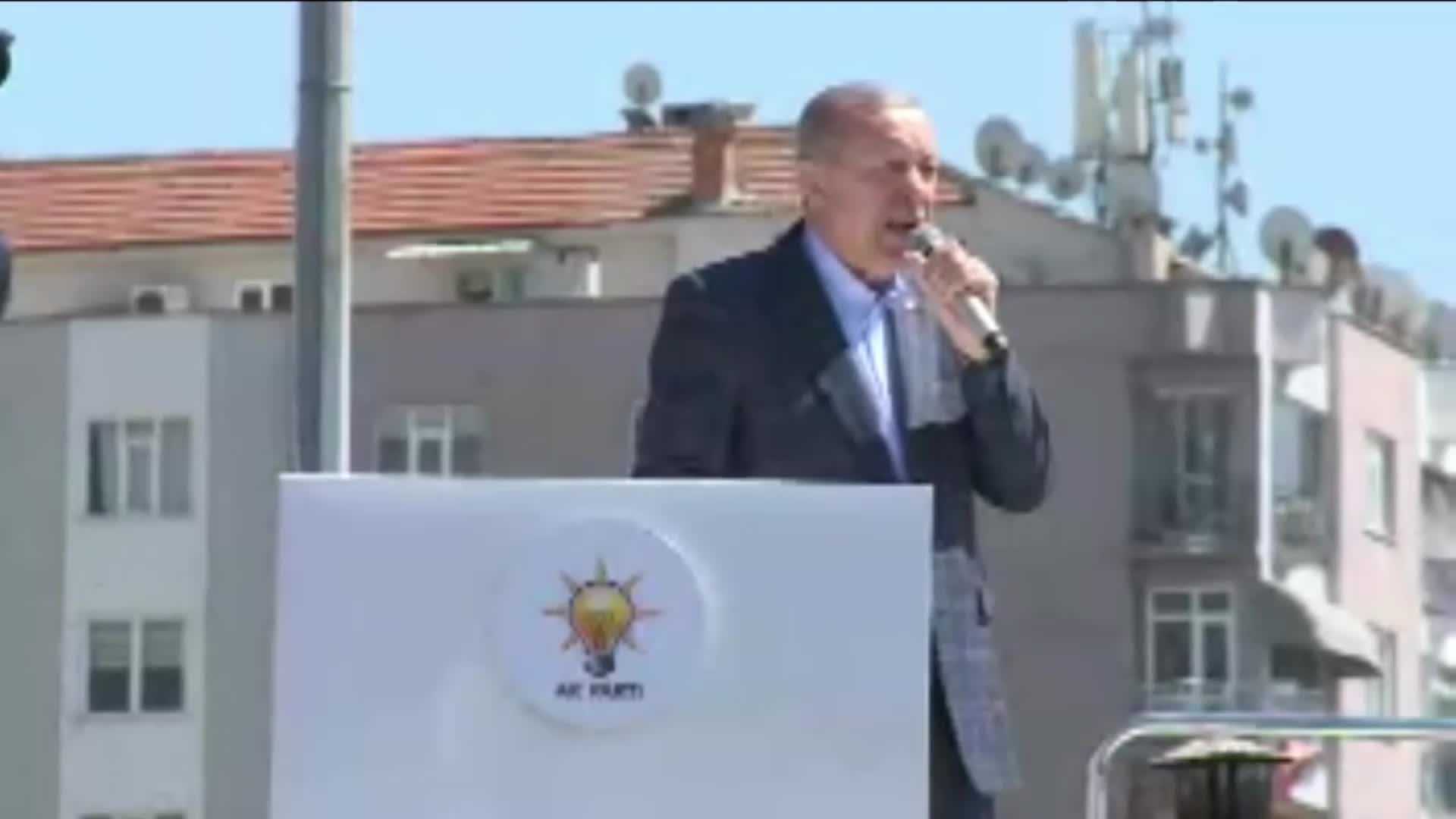 ERDOĞAN: “BİZ TOGG’U, TCG ANADOLU’YU, KIZILELMA'YI GELİŞTİRİRKEN ASLINDA VATANDAŞIMIZIN MANAVDAKİ SOĞANA, KASAPTAKİ ETE, MARKETTEKİ SÜTE ERİŞMESİNİ DE KOLAYLAŞTIRIYORUZ”