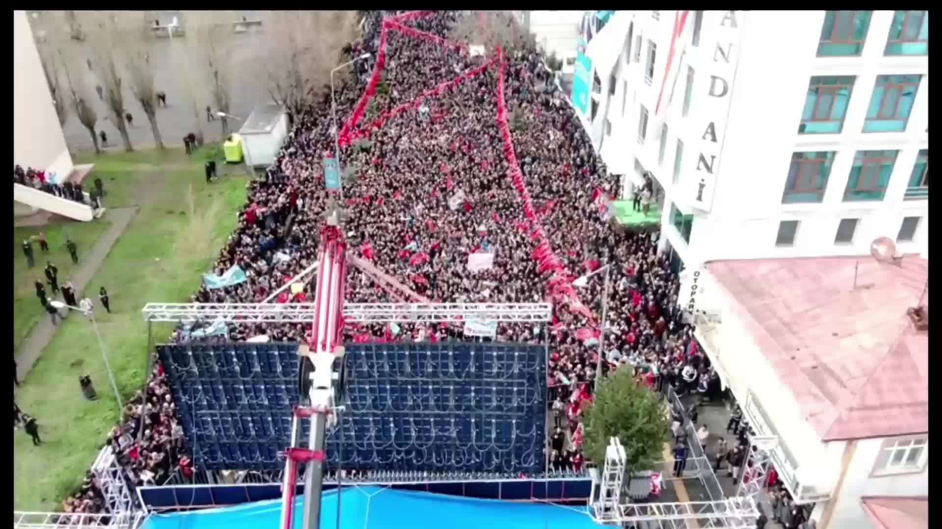 KEMAL KILIÇDAROĞLU KARS’TA: "DEMOKRASİNİN ÖNÜNDEKİ EN BÜYÜK ENGEL, KAYYUM UYGULAMASINA SON VERECEĞİZ"