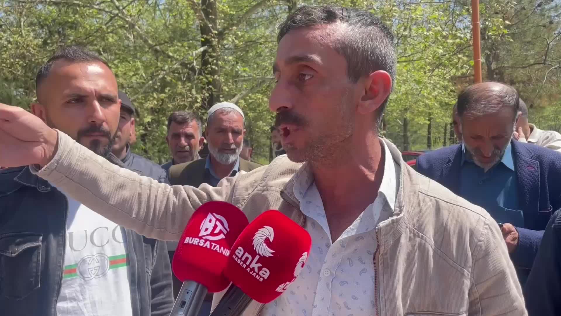BURSA’DA 2 AYDIR MAAŞ ALAMAYAN İNŞAAT İŞÇİLERİ EYLEM YAPTI: "RECEP TAYYİP ERDOĞAN, SENİN YAPTIĞIN SİSTEMLERDEN BU KADAR İNSAN MAĞDUR OLUYOR"