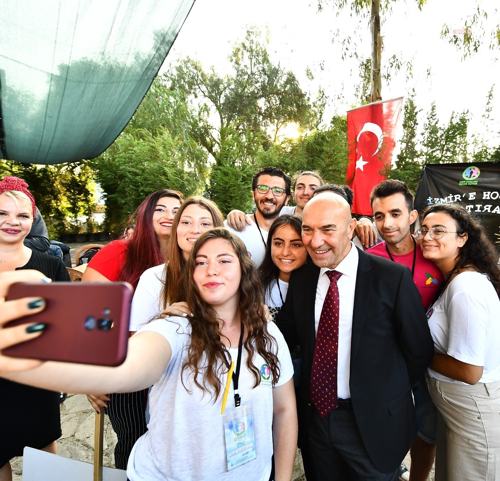 İZMİR BÜYÜKŞEHİR BELEDİYESİ’NDEN GENÇLERE KİTAP KART DESTEĞİ
