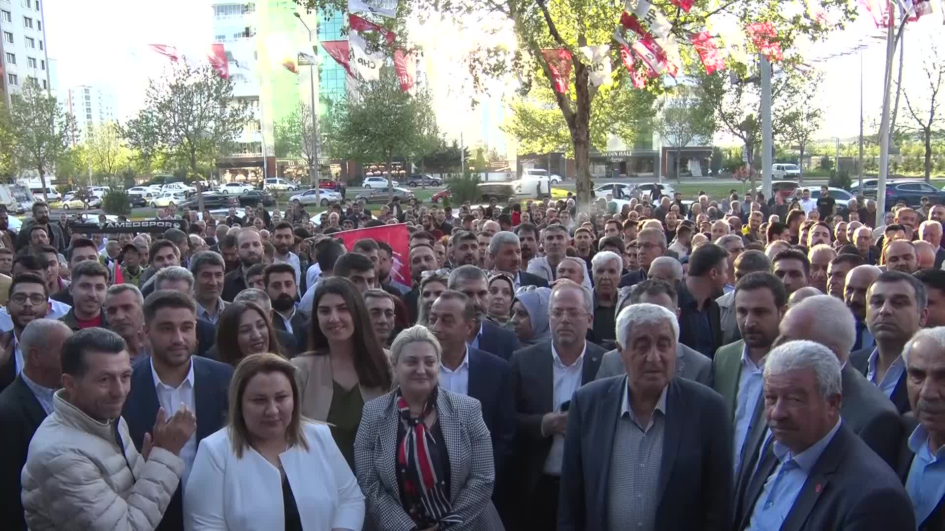 SEZGİN TANRIKULU: "HERKES, HER SABAH BARIŞA UYANACAK"