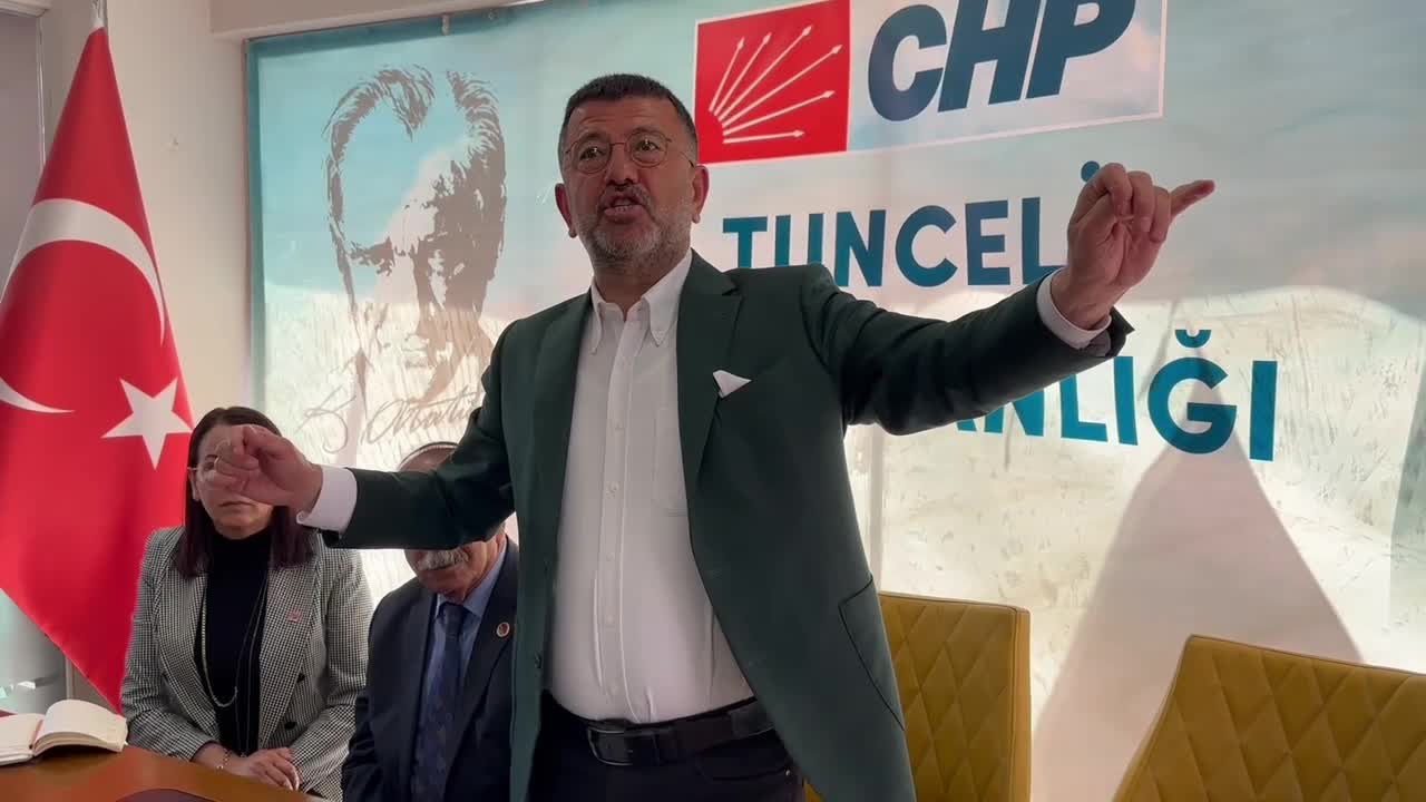 VELİ AĞBABA’DAN ZEKERİYA YAPICIOĞLU’NA TEPKİ: “TÜRK BAYRAĞINI TARTIŞMAYA AÇMIŞ DURUMDALAR. TERÖR ARIYORLARSA, TERÖRİST ARIYORLARSA İÇLERİNE BAKSINLAR, AYNAYA BAKSINLAR”