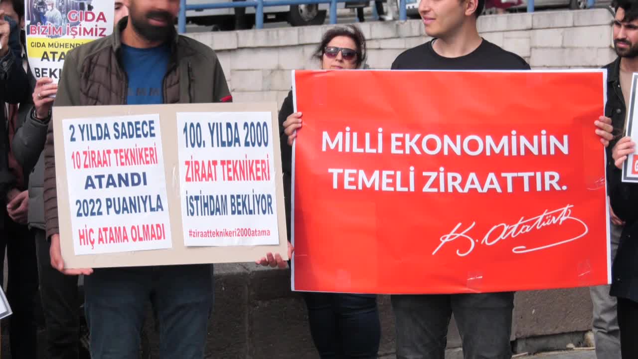 ATAMA BEKLEYEN ZİRAAT MÜHENDİSLERİ , VETERİNER HEKİMLER VE GIDA MÜHENDİSLERİ BİR KEZ DAHA ANKARA'DAYDI... "MESLEKTAŞLARIMIN ÇOĞU ŞU ANDA 5 BİNE 6 BİNE ÇALIŞIYOR"