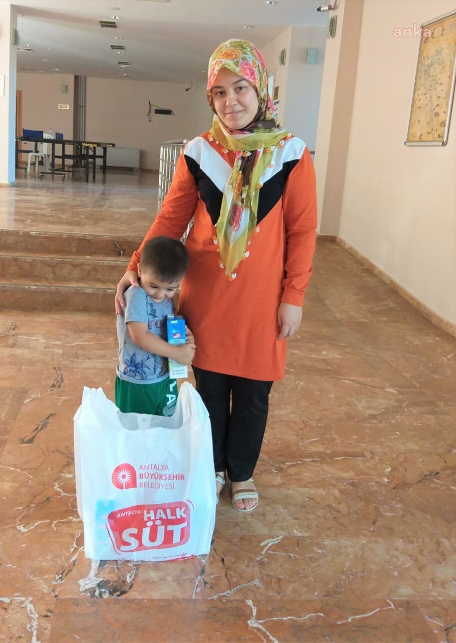 ANTALYA BÜYÜKŞEHİR BELEDİYESİ ÇOCUKLARI SÜTLE BULUŞTURUYOR