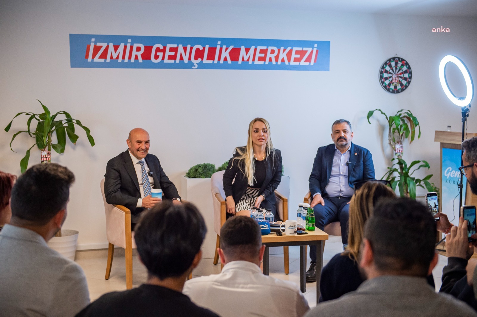 BAŞKAN SOYER GENÇLERLE BULUŞTU: “SİYASETTEN UZAK DURMAYIN”