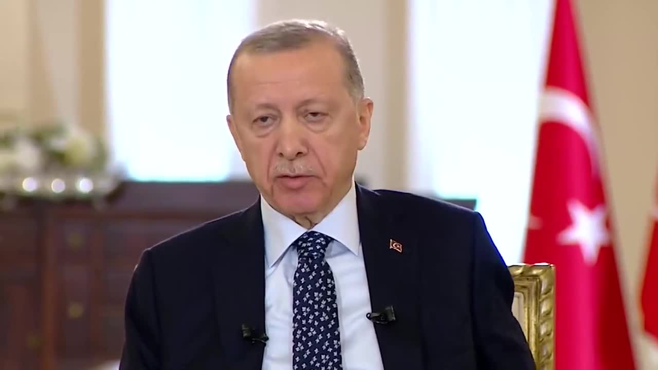 ERDOĞAN, CANLI YAYINDA RAHATSIZLANDI: “BUGÜN YOĞUN KAMPANYA ÇALIŞMALARI VARDI VE BU KAMPANYA ÇALIŞMALARI SEBEBİYLE DE MİDEMİ CİDDİ MANADA ÜŞÜTMÜŞÜM”