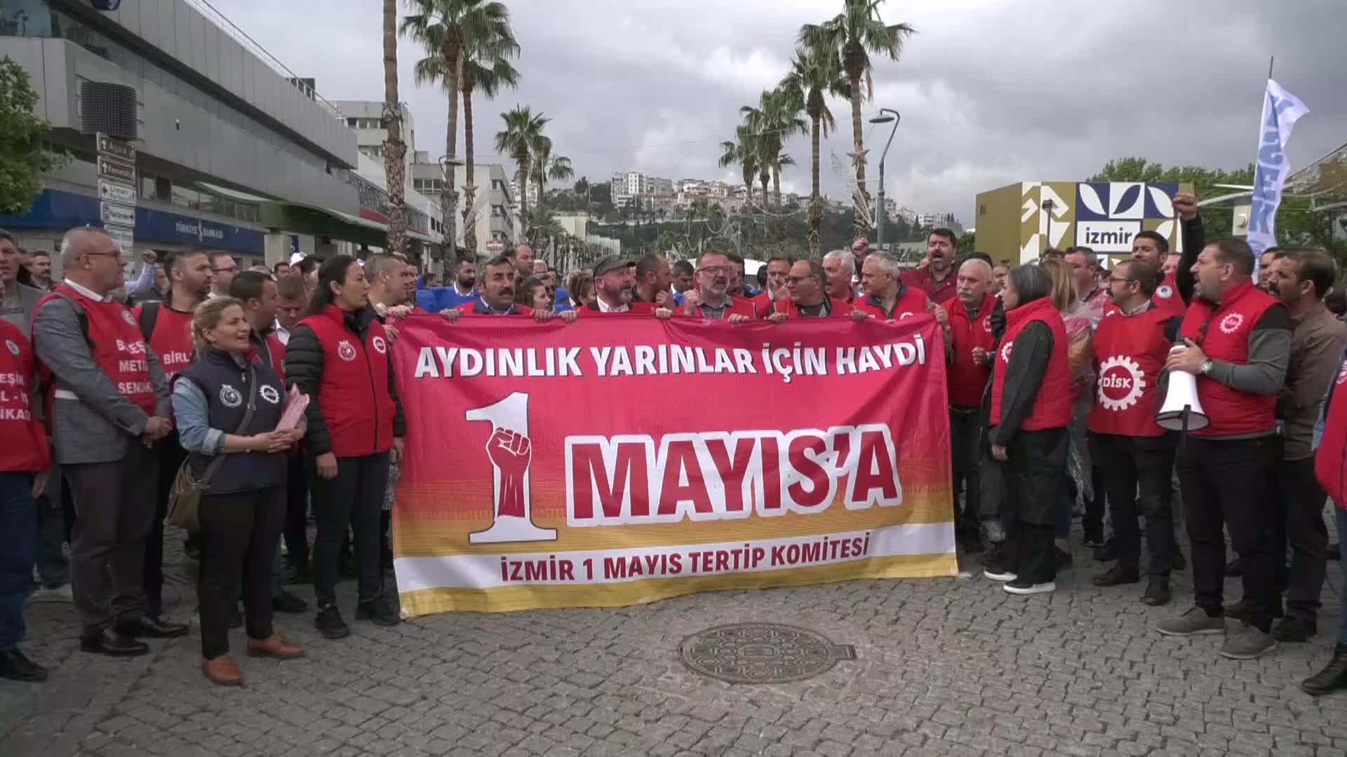 İZMİR’DE 1 MAYIS ÇAĞRISI: AYDINLIK YARINLAR İÇİN ALANLARDAYIZ