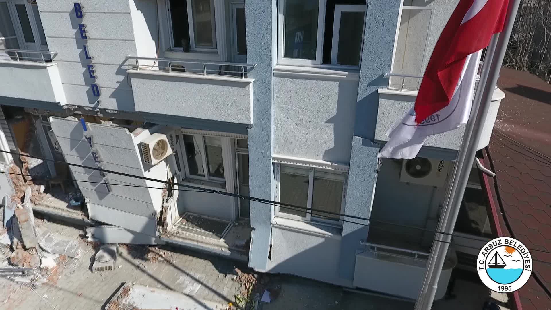 ARSUZ BELEDİYE BAŞKANI GÜVEN, YENİ HİZMET BİNASINDA DEVAM EDEN ÇALIŞMALARI İNCELEDİ