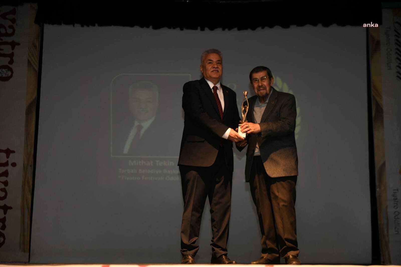 TORBALI BELEDİYESİ’NE ‘EN İYİ TİYATRO FESTİVALİ’ ÖDÜLÜ