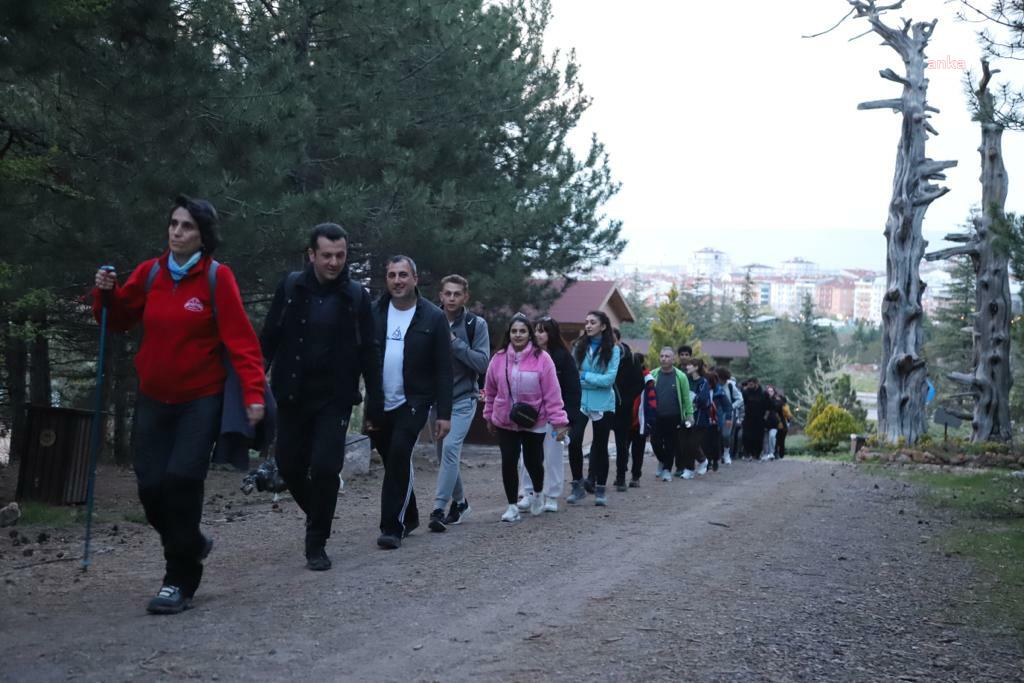 ESKİŞEHİR BÜYÜKŞEHİR BELEDİYESİ, KENT ORMANI’NDA ‘GECE YÜRÜYÜŞÜ’ DÜZENLEDİ