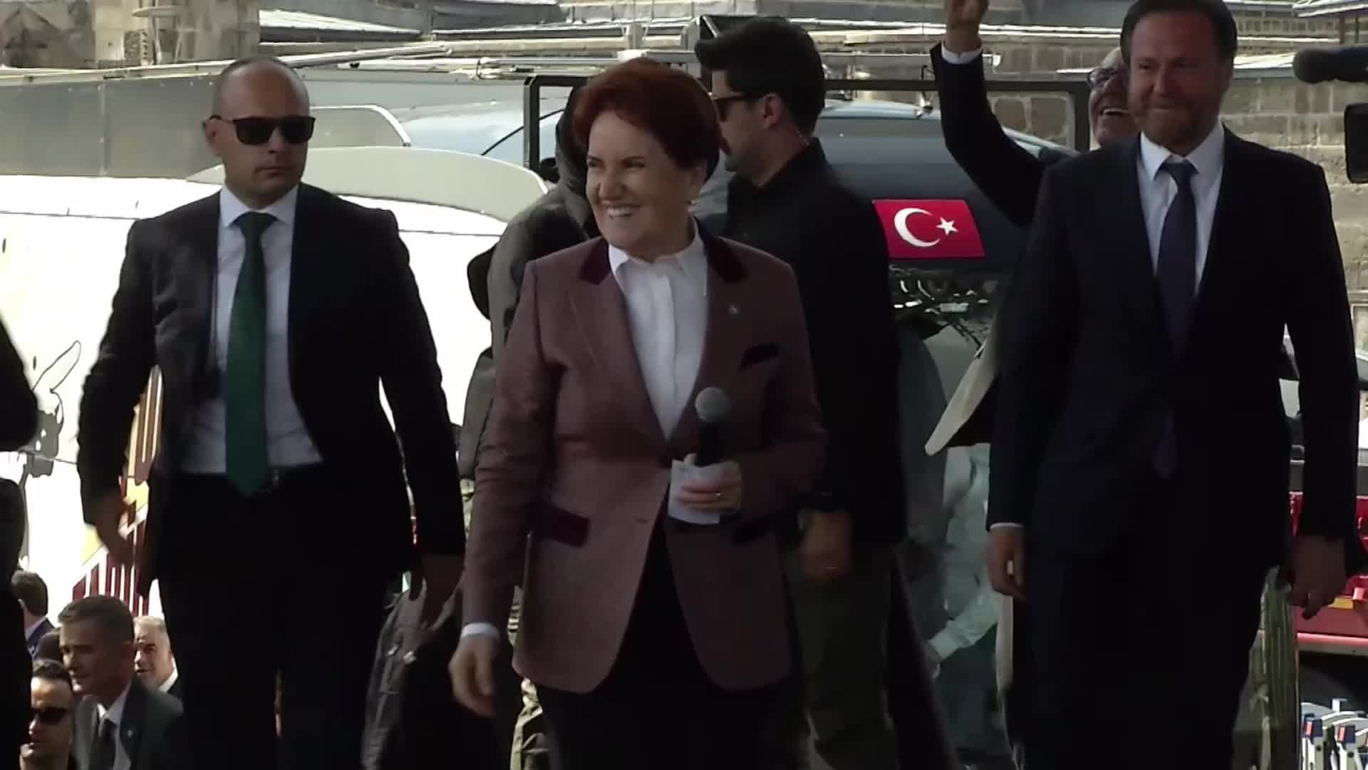 MERAL AKŞENER KAYSERİ'DE: “GELİP SİZE SAVAŞA GİDER GİBİ SEÇİM PROPAGANDASI YAPANLARIN TAMAMINI BÖYLE BİR SAĞLAM BİR OSMANLI TOKATIYLA EMEKLİYE GÖNDERİN”