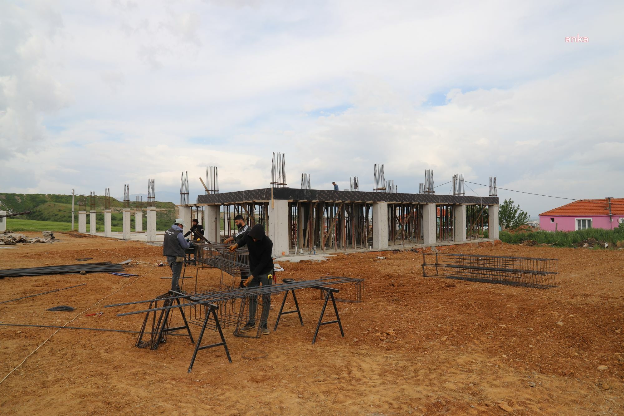 TURGUTLU BELEDİYESİ’NİN ‘ÇEPNİDERE ÇOK AMAÇLI SALON VE HALI SAHA PROJESİ'NDE ÇALIŞMALAR DEVAM EDİYOR