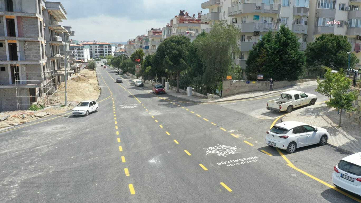 AYDIN BÜYÜKŞEHİR BELEDİYESİ, KUŞADASI ŞÜKRÜ KÜÇÜK CADDESİ’Nİ YENİLEDİ