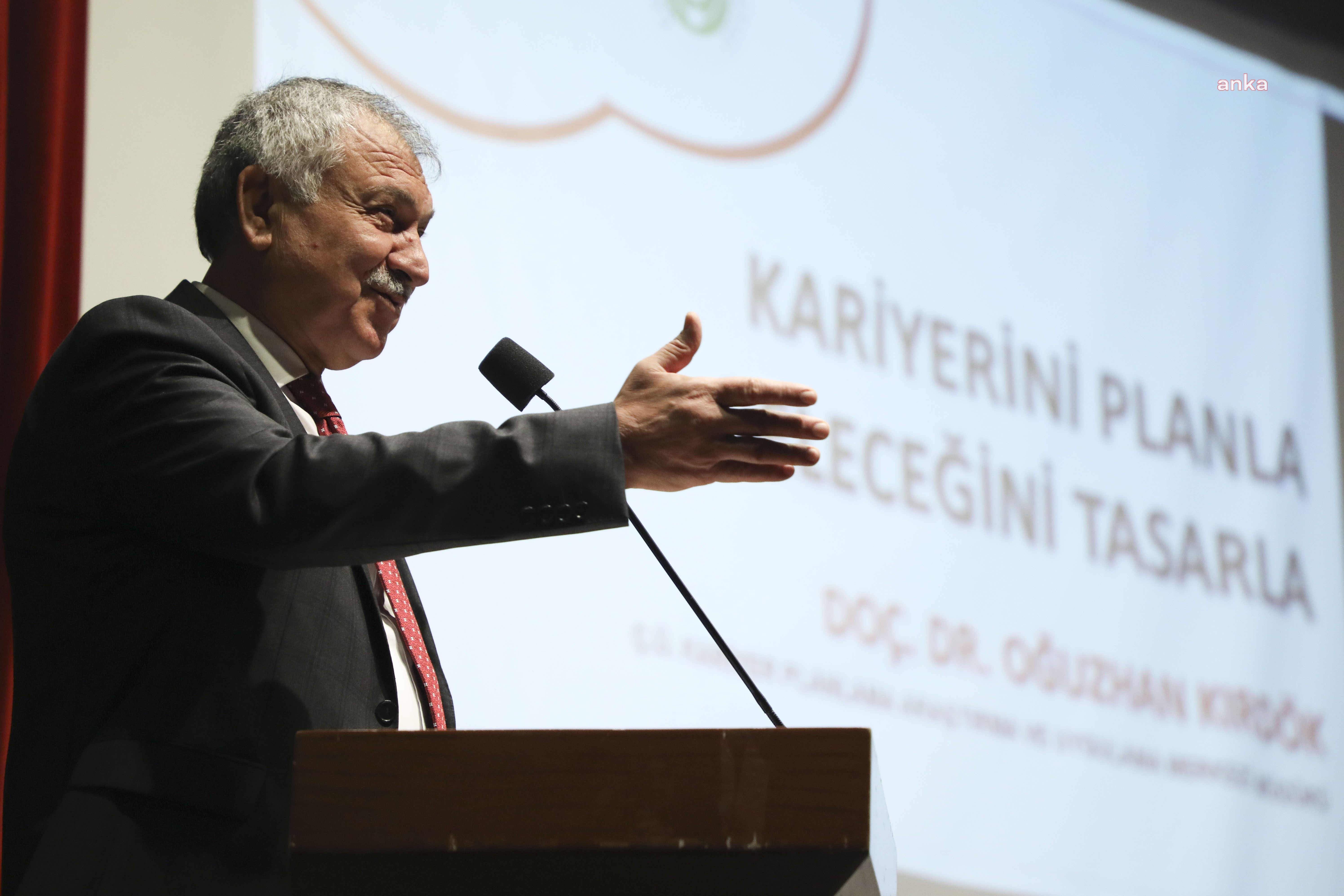 ADANA BÜYÜKŞEHİR’DEN ÜNİVERSİTE SINAVINA GİRECEK ÖĞRENCİLERE 'KARİYERİNİ PLANLA GELECEĞİNİ TASARLA' KONFERANSI