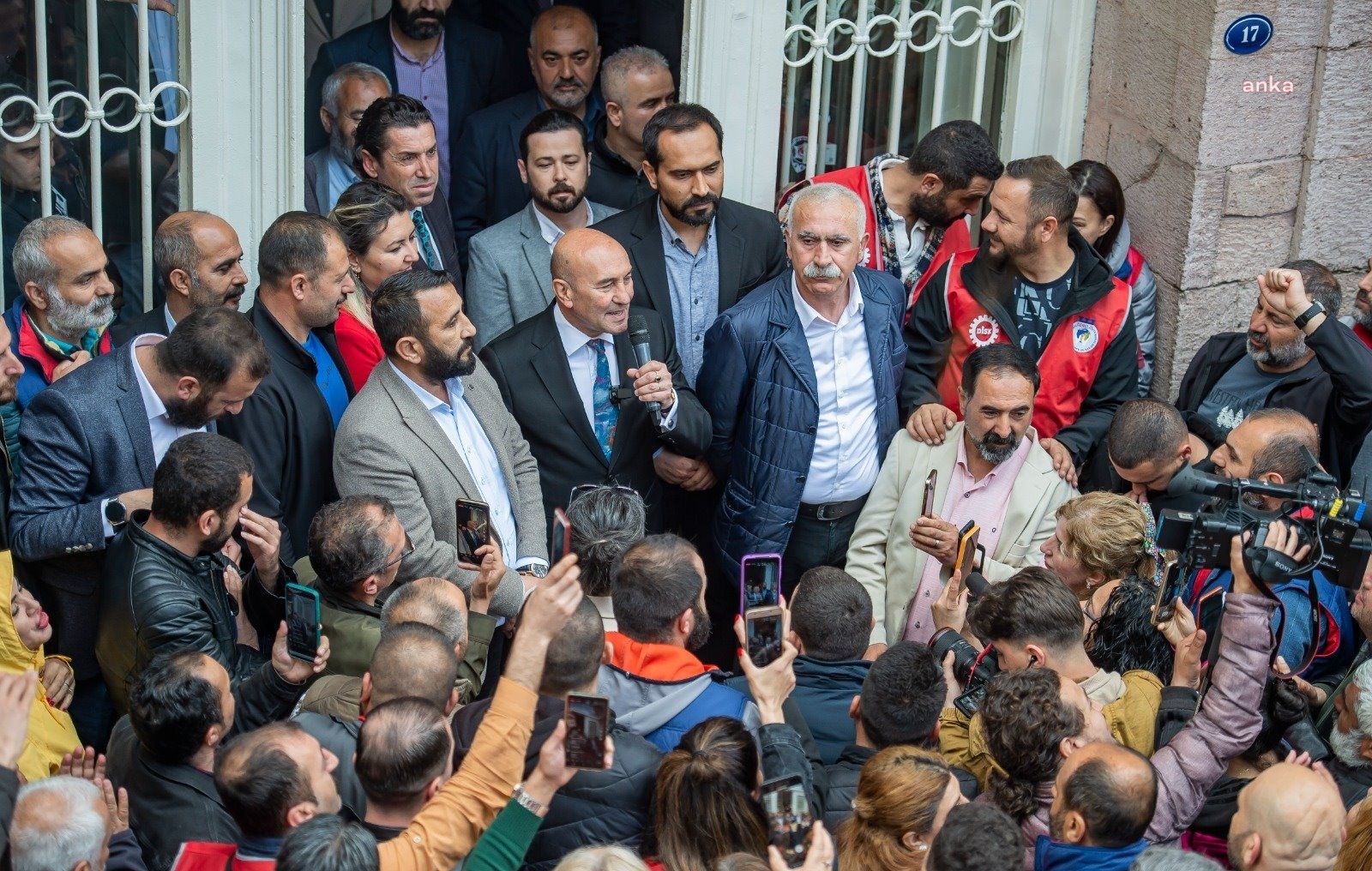 İZMİR’DE İZENERJİ İŞÇİSİNE YÜZDE 68 ZAM