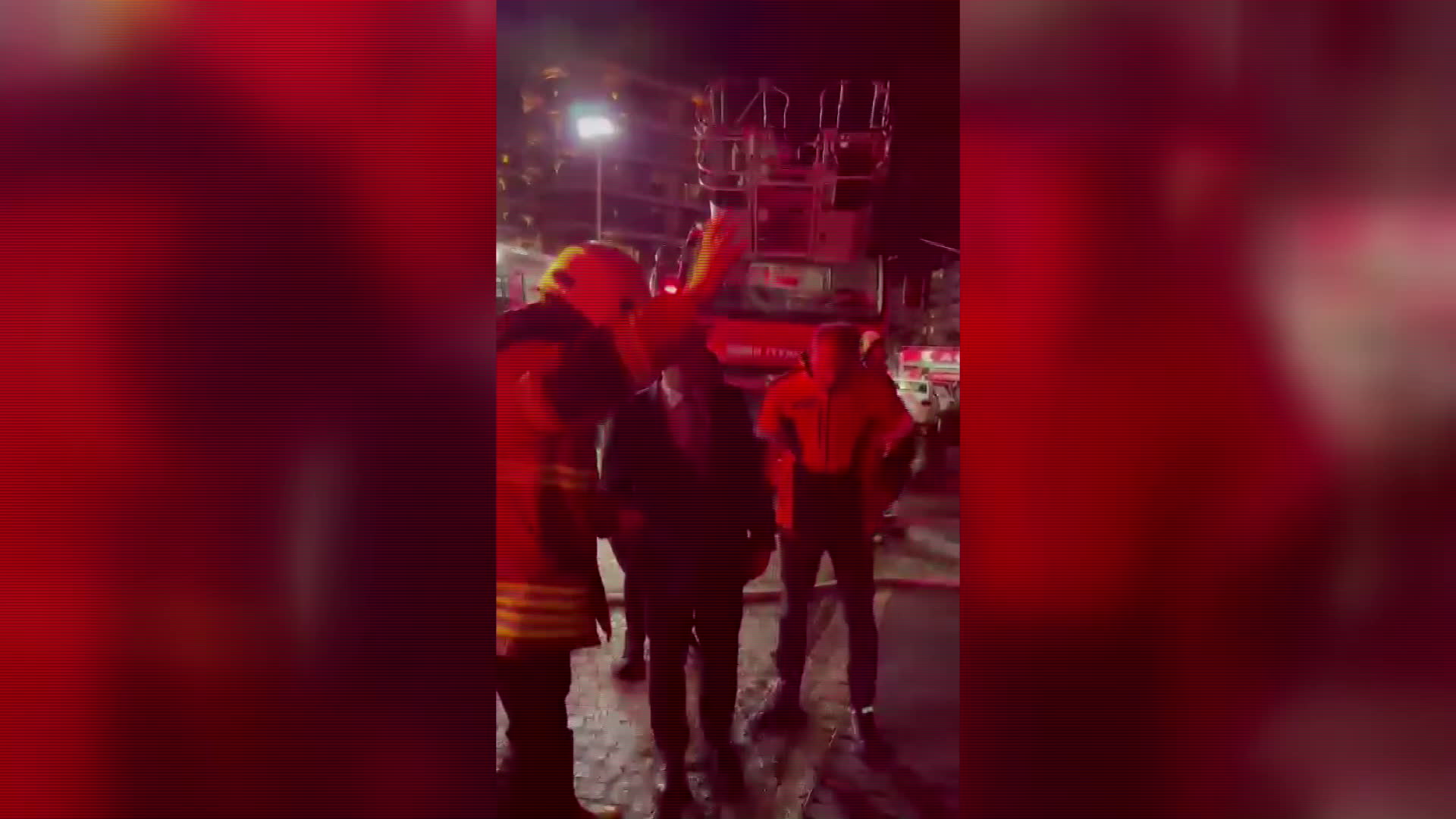 İZMİR’DEKİ BÜYÜK YANGIN KONTROL ALTINA ALINDI… TUNÇ SOYER: “YANGIN BÜYÜK ÖLÇÜDE KONTROL ALTINA ALINDI”