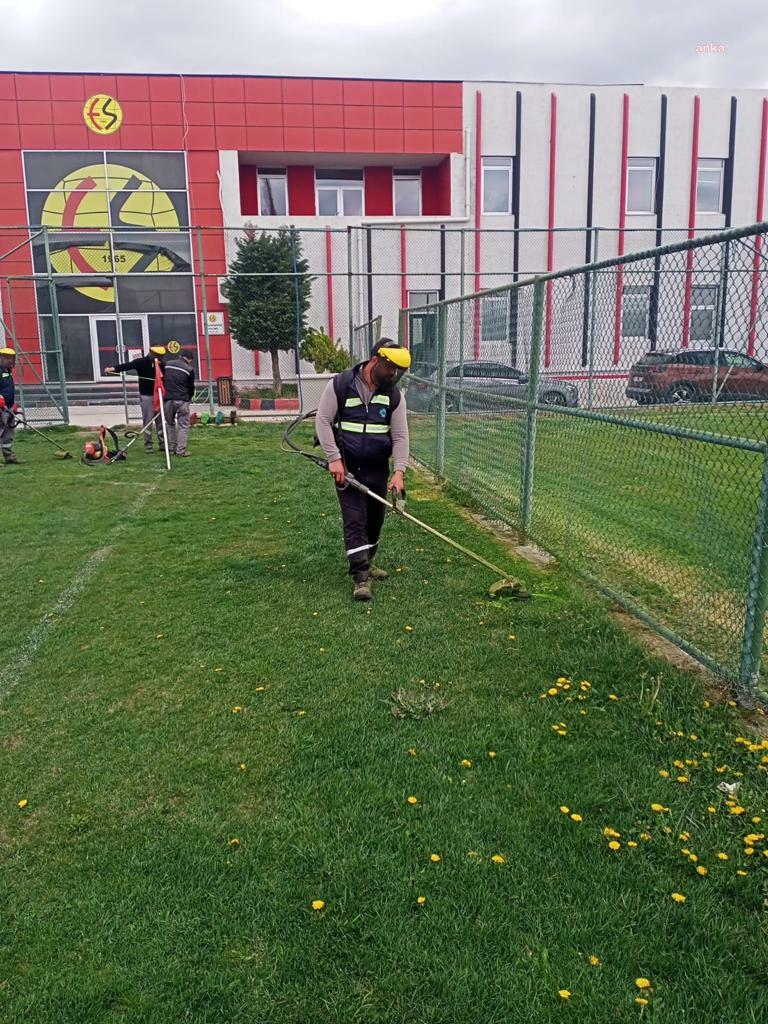 ODUNPAZARI BELEDİYESİ PARK VE BAHÇELER MÜDÜRLÜĞÜ'NDEN ESKİŞEHİRSPOR TESİSLERİNDE BAKIM ÇALIŞMASI