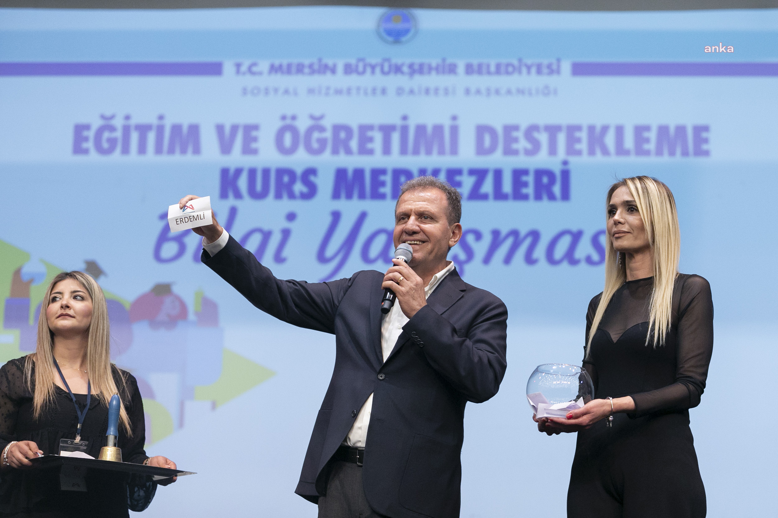 VAHAP SEÇER, ÖĞRENCİLERİN YARIŞMA HEYECANINA ORTAK OLDU