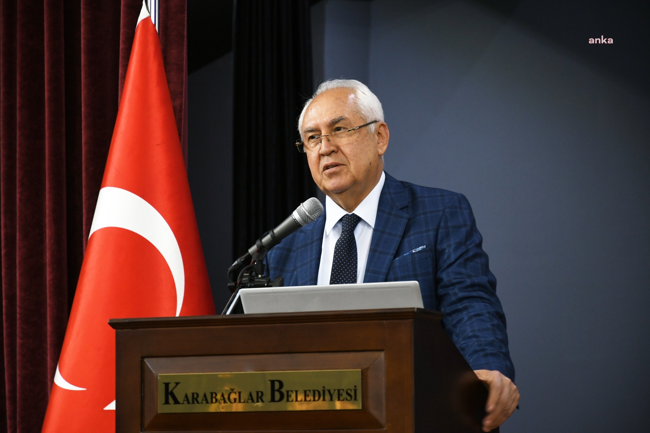 KARABAĞLAR BELEDİYESİ'NİN GÖNÜLLÜ ÇALIŞANLARINA AFET EĞİTİMİ VERİLİYOR
