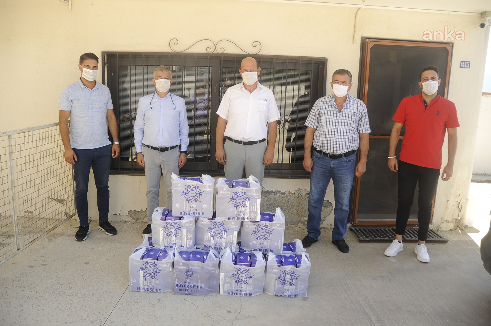 AYDIN BÜYÜKŞEHİR'DEN MİNİBÜS ŞOFÖRLERİNE MASKE DESTEĞİ