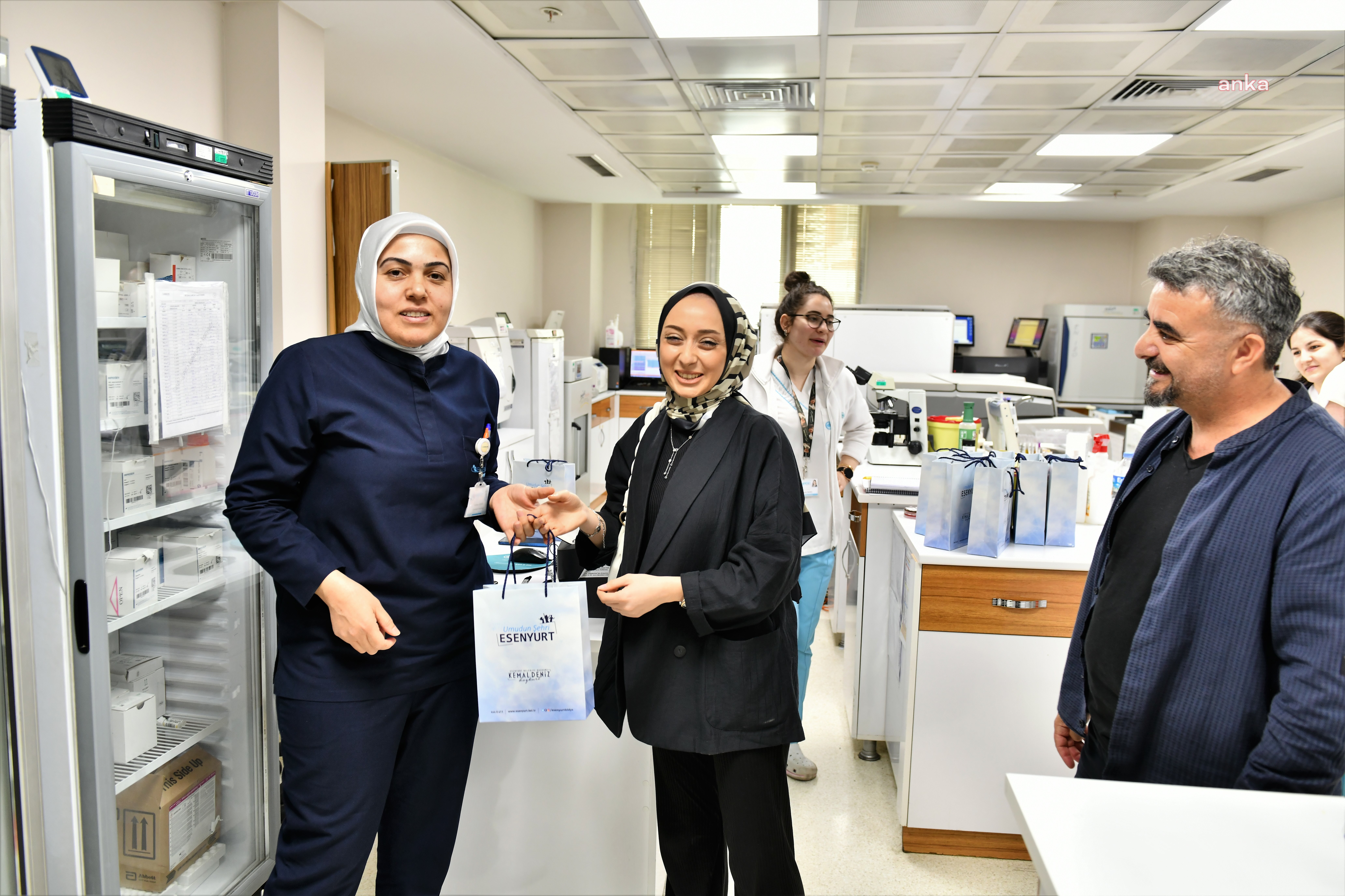 ESENYURT BELEDİYESİ, DÜNYA LABORANTLAR GÜNÜ VE VETERİNER HEKİMLER GÜNÜ’NÜ UNUTMADI