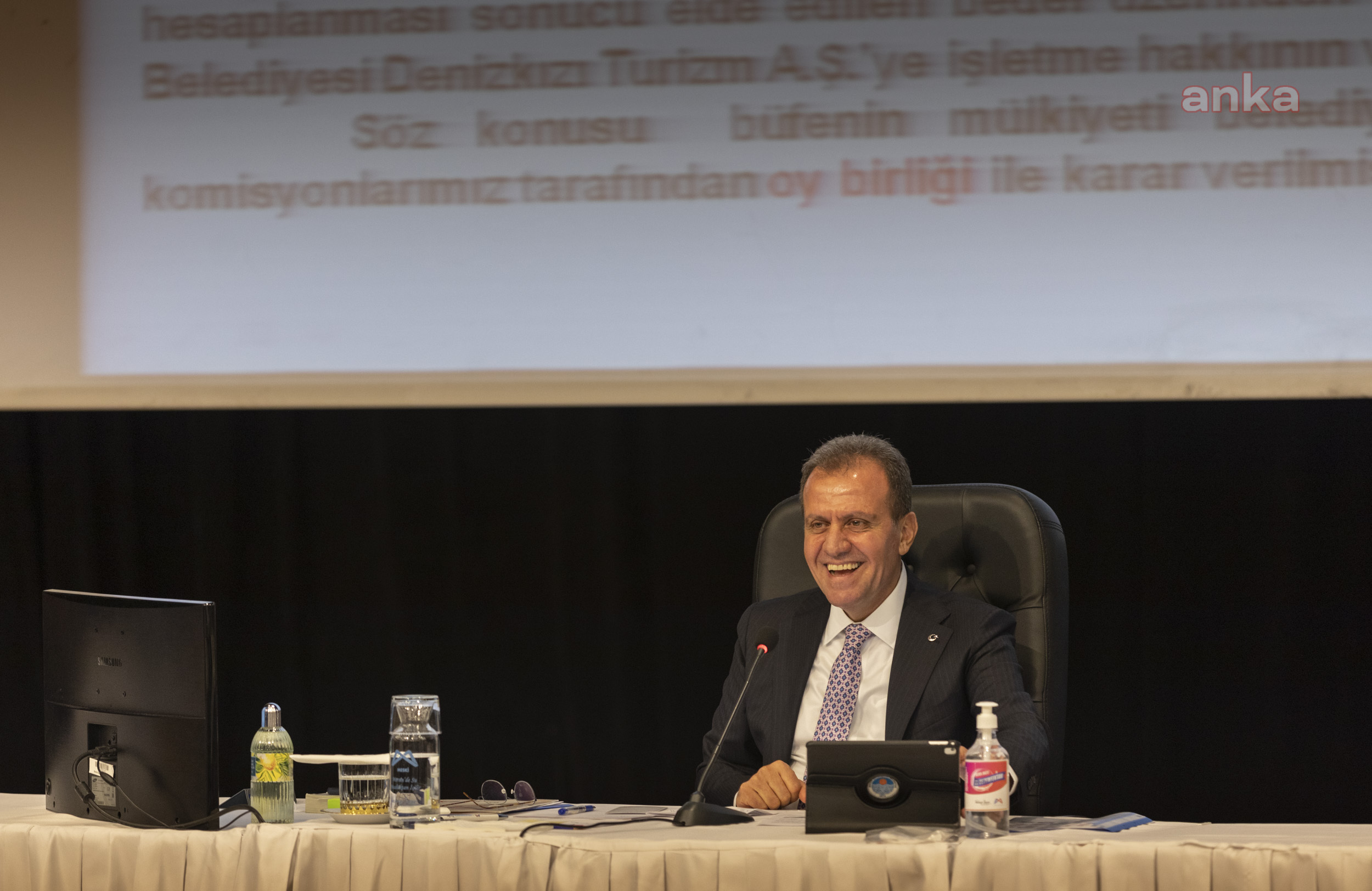 SEÇER: KAN KUSUYORUM, KIZILCIK ŞERBETİ İÇTİM DİYORUM