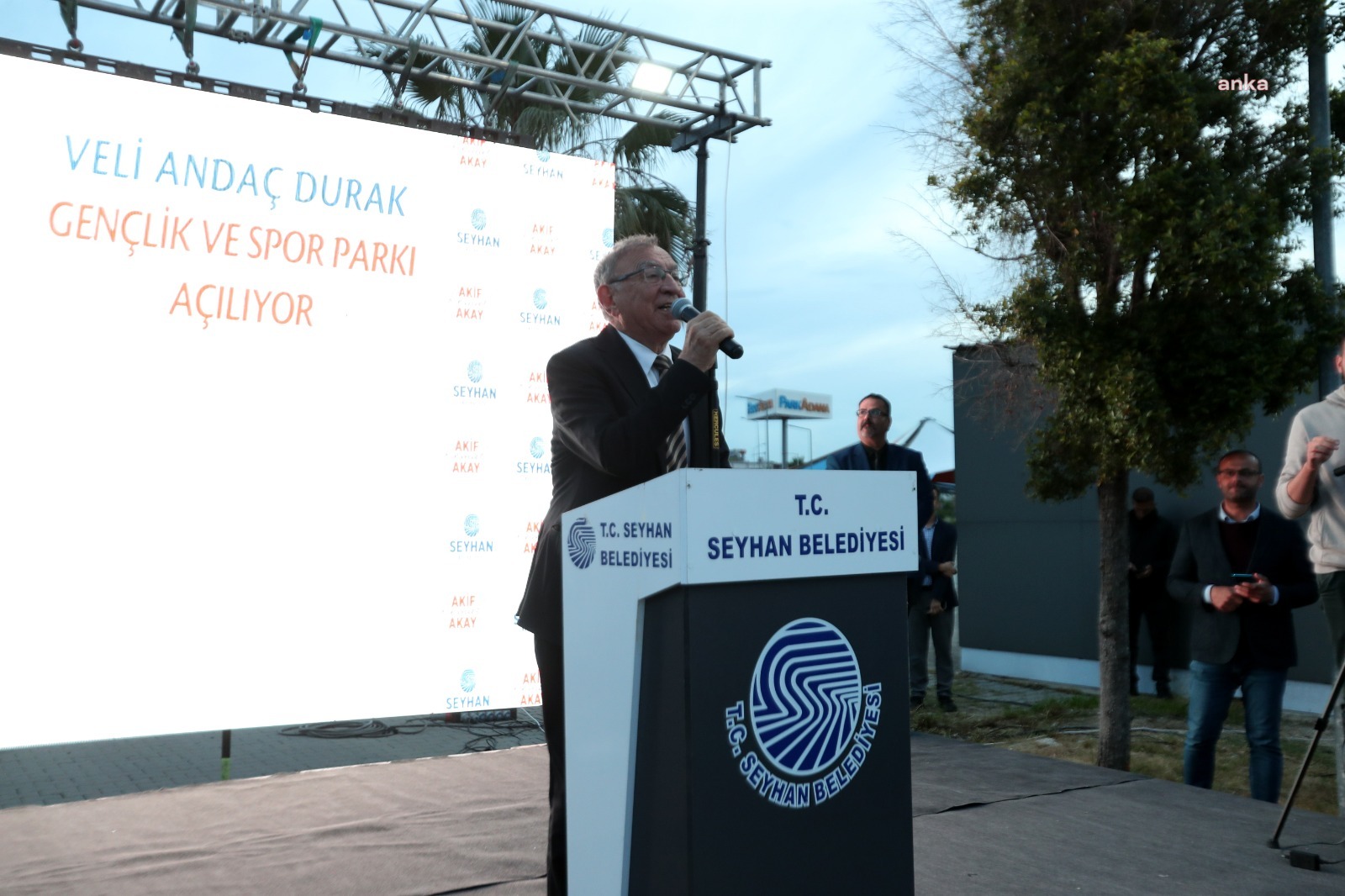 SEYHAN’DA VELİ ANDAÇ DURAK GENÇLİK VE SPOR PARKI AÇILDI
