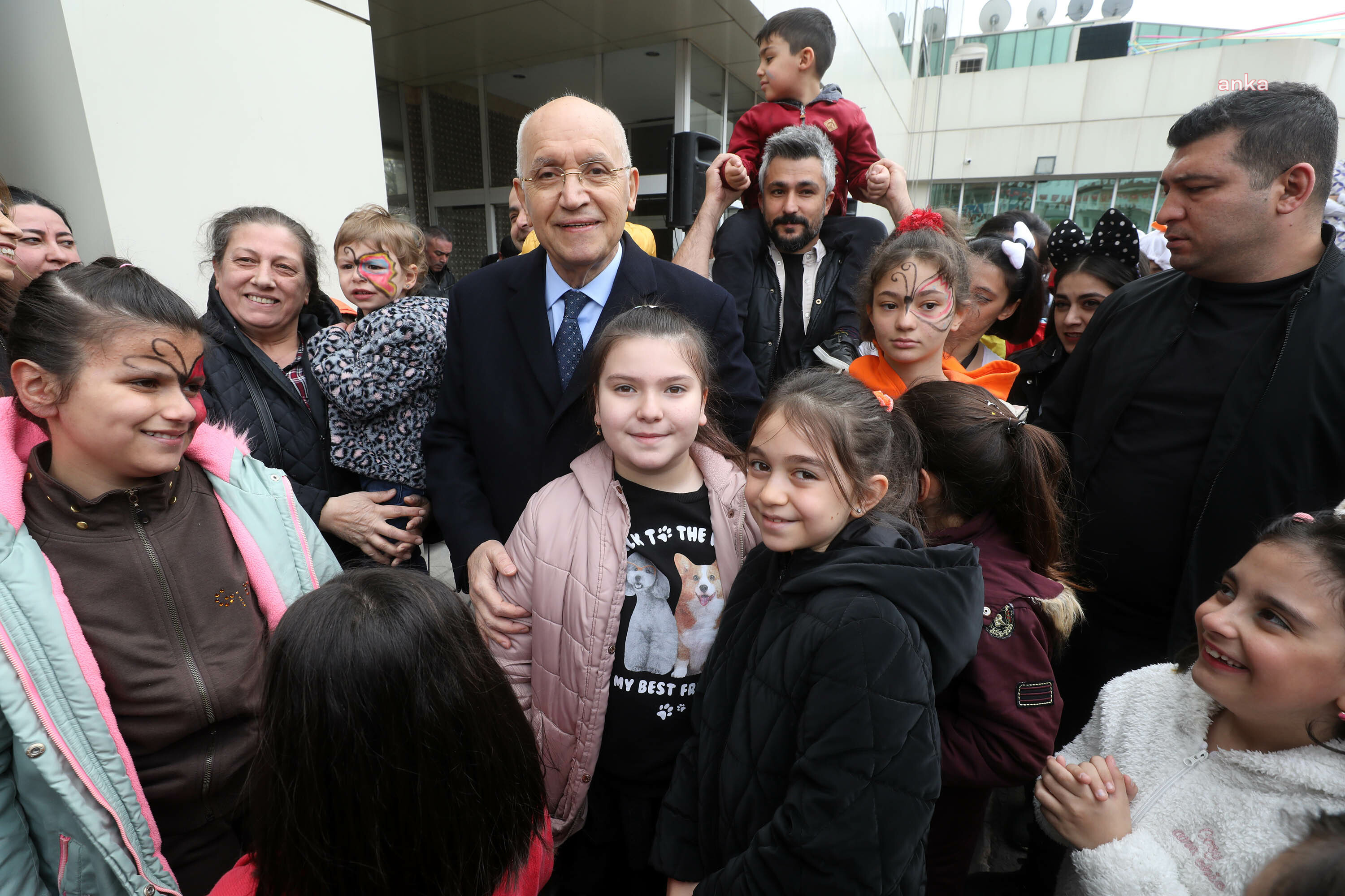 YENİMAHALLE BELEDİYESİ'NDEN DOPDOLU ÇOCUK ŞENLİĞİ