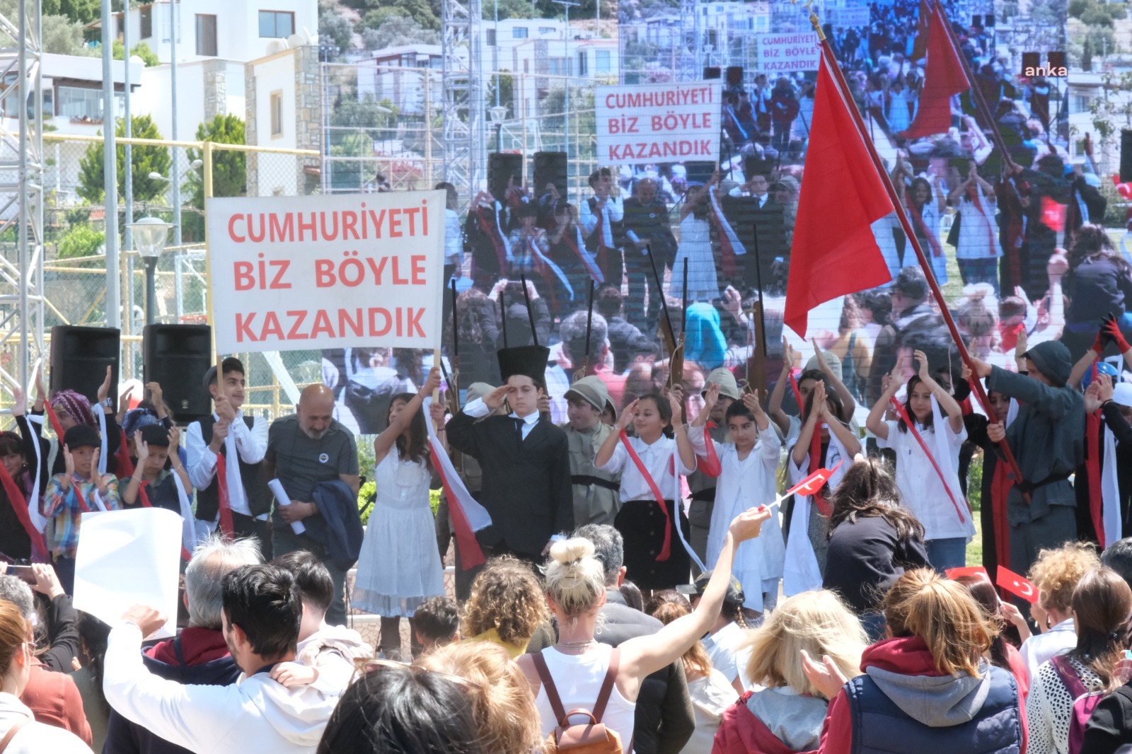 BODRUM'DA COŞKU DOLU ÇOCUK ŞENLİĞİ