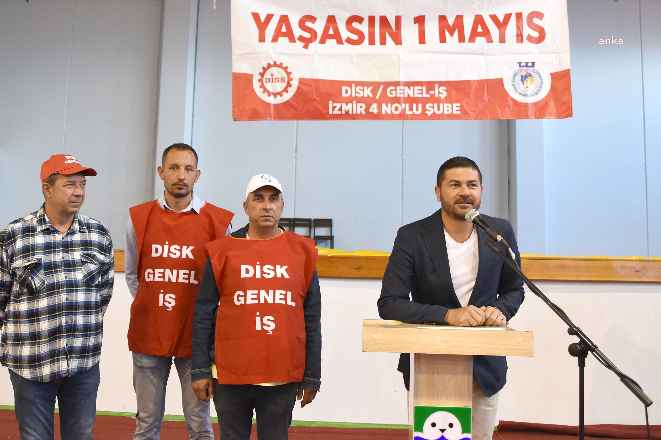 FOÇA BELEDİYE BAŞKANI GÜRBÜZ VE BELEDİYE ÇALIŞANLARI, 1 MAYIS’I KUTLADI
