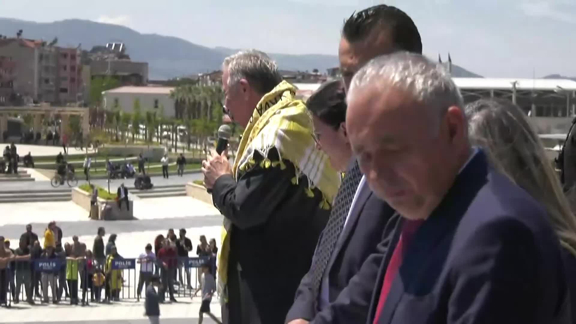 MANSUR YAVAŞ MANİSA'DA: "23 BUÇUK YIL JELİBONCU BİR KAFAYA ANKARA'YI TESLİM ETTİLER VE ANKARA'NIN KAYNAKLARINI SAĞA SOLA HARCADI"
