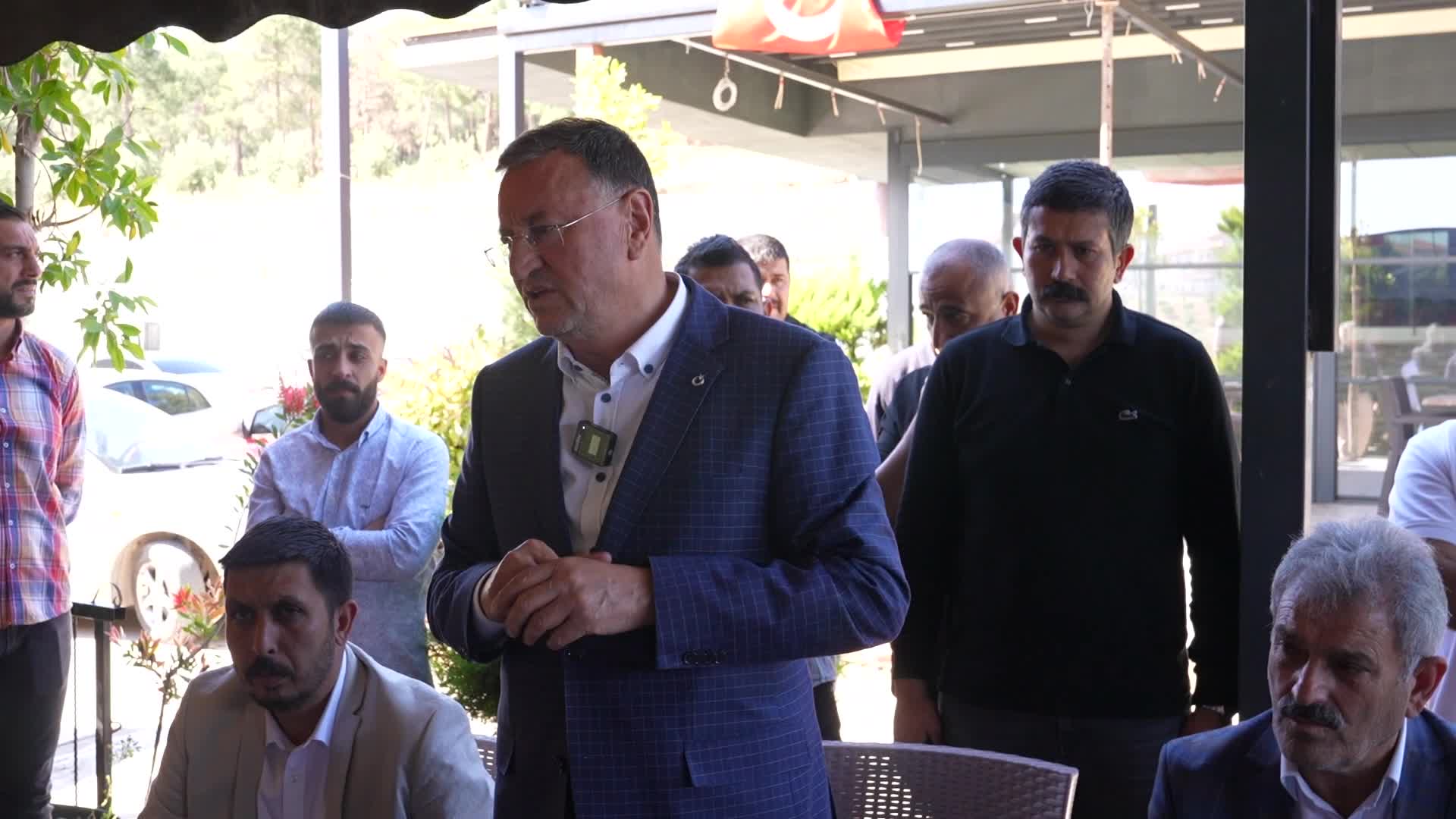 HATAY BÜYÜKŞEHİR BELEDİYE BAŞKANI LÜTFÜ SAVAŞ, KIRIKHAN’DA VATANDAŞLARLA BİR ARAYA GELDİ