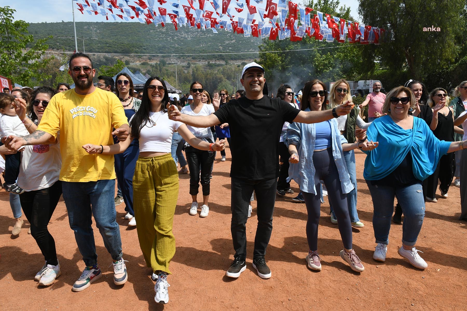 KUŞADASI BELEDİYE BAŞKANI GÜNEL, 1 MAYIS’I PERSONELLE KUTLADI