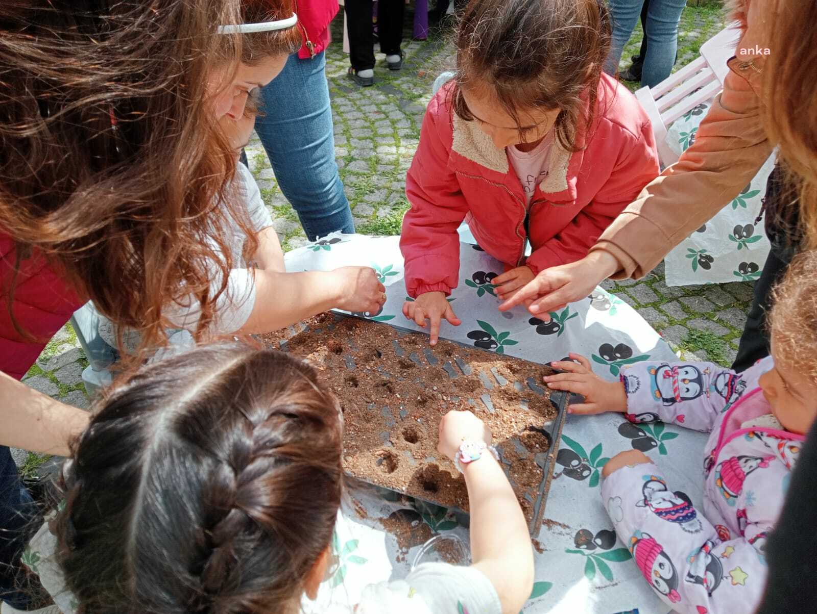 LÜLEBURGAZ BELEDİYESİ’NDEN ÇOCUKLARA ‘ATA TOHUMU EKİMİ’ ETKİNLİĞİ