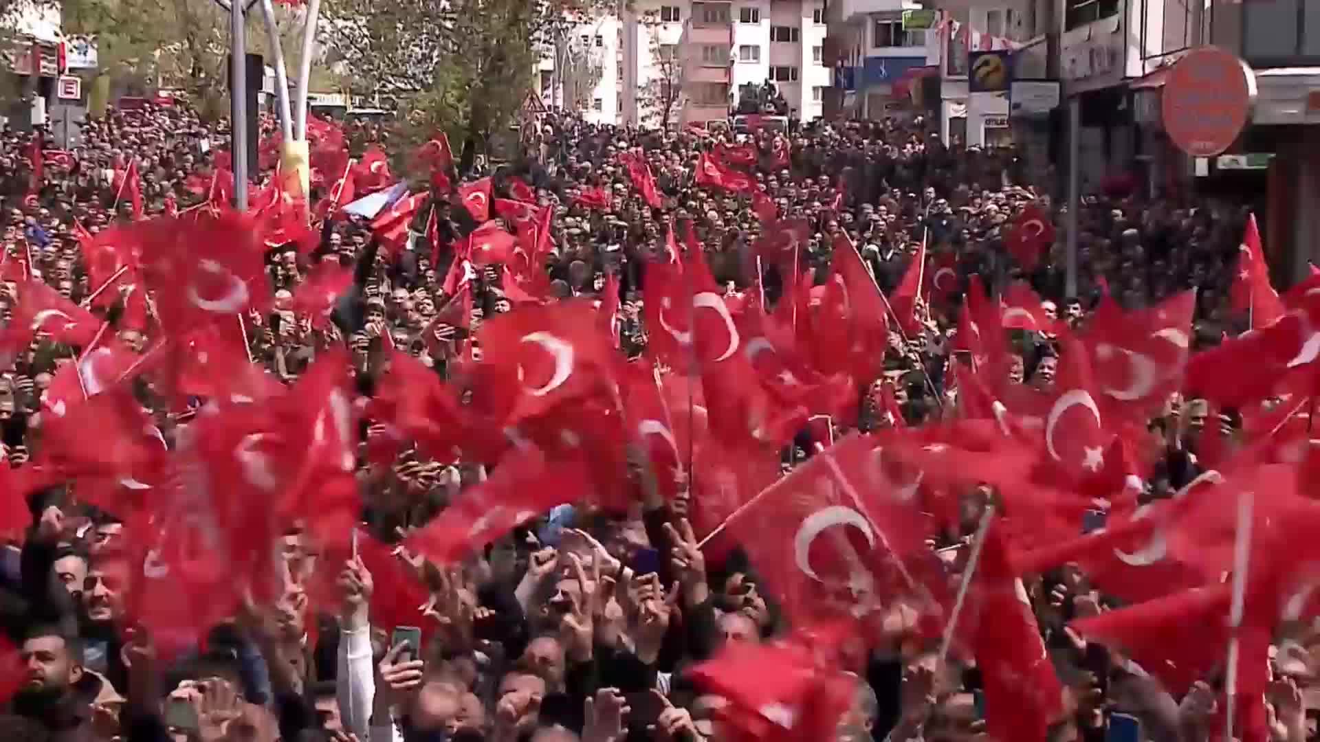 İMAMOĞLU AĞRI'DA: "BU SEÇİM PARTİ SEÇİMİ DEĞİL, HAKKIN, HUKUKUN, ADALETİN SEÇİMİ. BU SEÇİM, KILIÇDAROĞLU'NU TERCİH ETME SEÇİMİ"