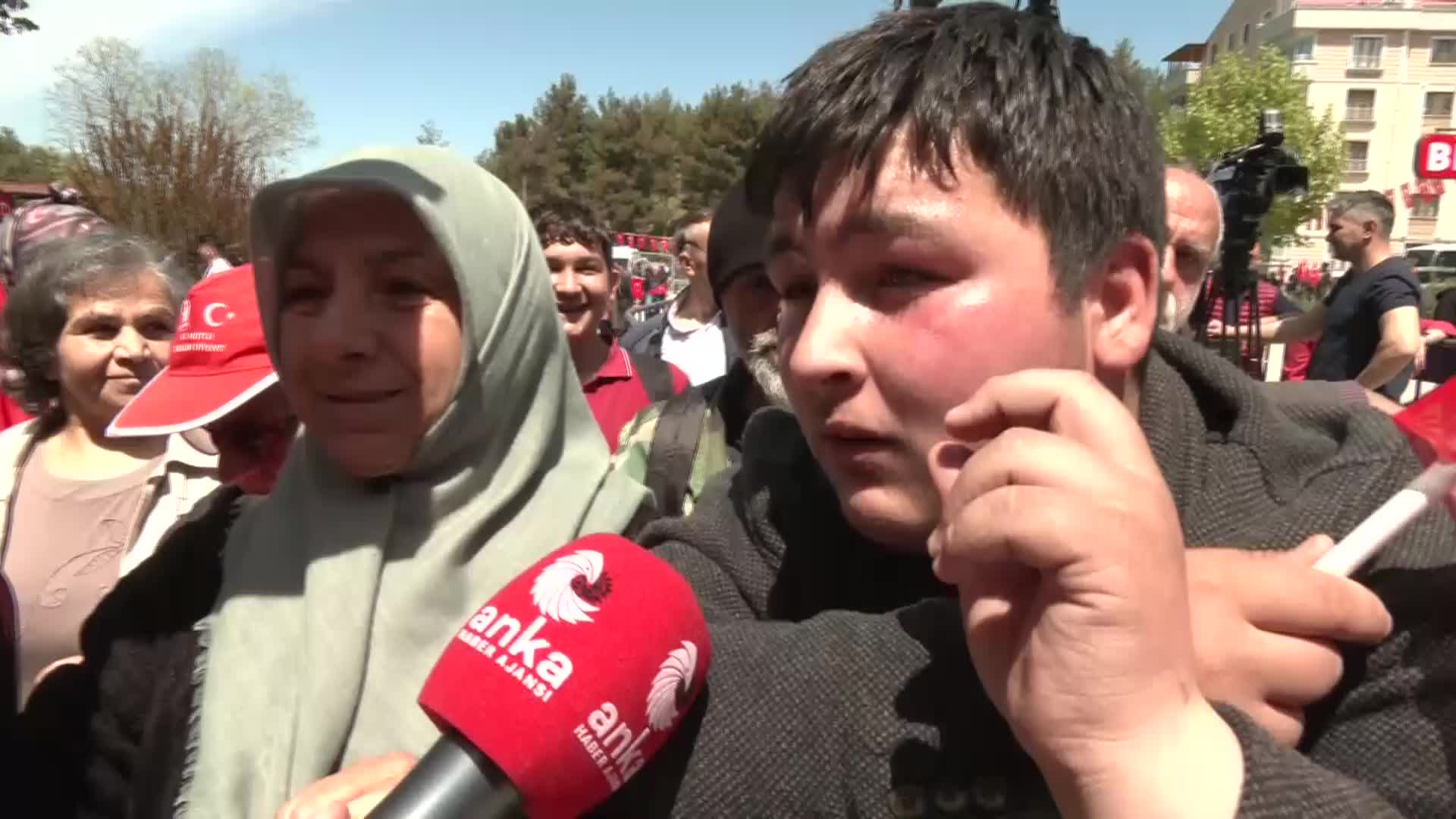 KILIÇDAROĞLU’NUN BOYABAT MİTİNGİ… TORPİLE TEPKİ GÖSTEREN GENÇ: “ANNENİN ERKEK KARDEŞİNE DAYI DENİR. BAŞKASINA TORPİL İÇİN DAYI DENMEYECEĞİNİ DÜŞÜNÜYORUM”