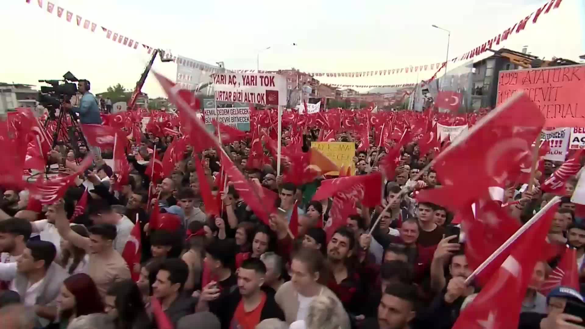 MANSUR YAVAŞ, DENİZLİ'DE: "İKTİDARA GELDİĞİNİZDEKİ FOTOĞRAFLARINIZI GÖZÜNÜZÜN ÖNÜNE GETİRSENİZ, BİR DE ŞİMDİKİ HALİNİZE BAKSANIZ; NİYE KAYBETTİĞİNİZİ ANLARSINIZ"